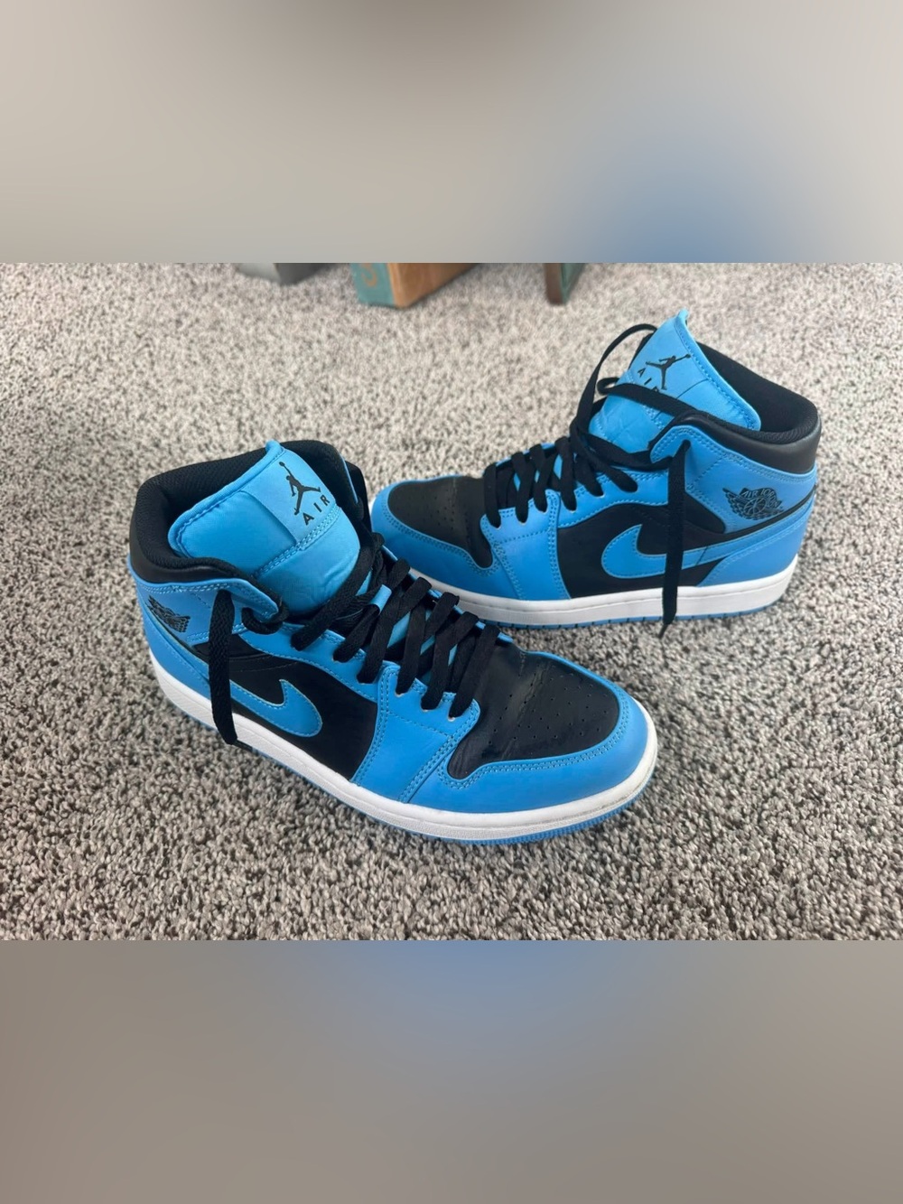 Air Jordan 1 Mid University blue/black size 8 men’s